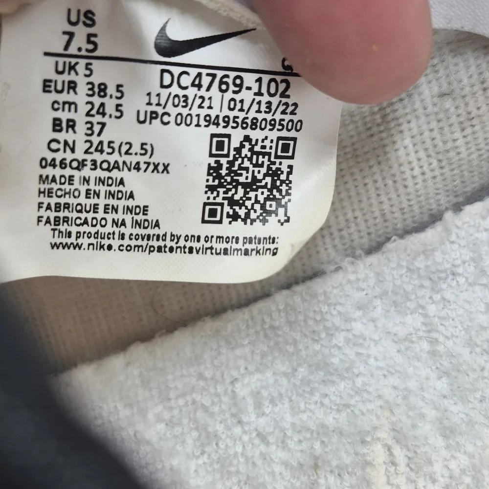Nike Men's White and Gray Sneakers